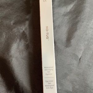 It Cosmetics No tug Gel eyeliner in black